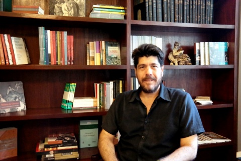 Eduardo Sinkevisque é pesquisador da Fundação Biblioteca Nacional pelo Programa Nacional de Apoio a Pesquisadores Residentes (PNAP-R).