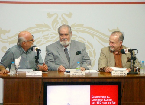 Da esquerda para a direita, a mesa composta por Marcus Venício Ribeiro, Claudio Murilo Leal e Ricardo Cravo Albin.