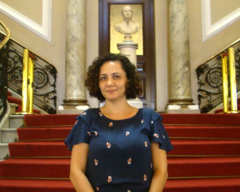 Letícia dos Santos Ferreira, bolsista do Programa de Apoio à Pesquisa da Biblioteca Nacional.