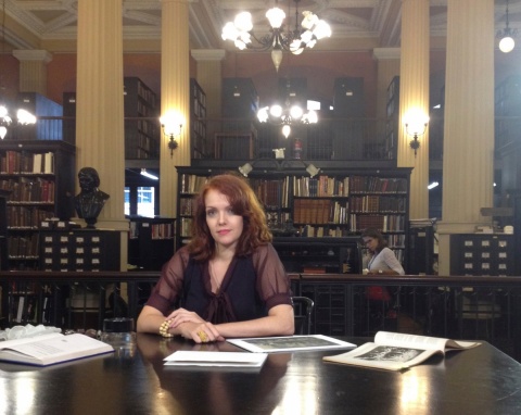 A pesquisadora Helena de Barros, bolsista do Programa de Apoio à Pesquisa da Biblioteca Nacional.