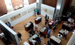 Salão de Obras Raras da Biblioteca Nacional com diversos exemplares de mapas na exposição Historica Cartographica Brasilis in Biblioteca Nacional.
