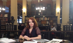 A pesquisadora Helena de Barros, bolsista do Programa de Apoio à Pesquisa da Biblioteca Nacional.