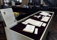 Maio de 2018 - Vitrine com documentos em exposição no Acervo de Manuscritos da Biblioteca Nacional.